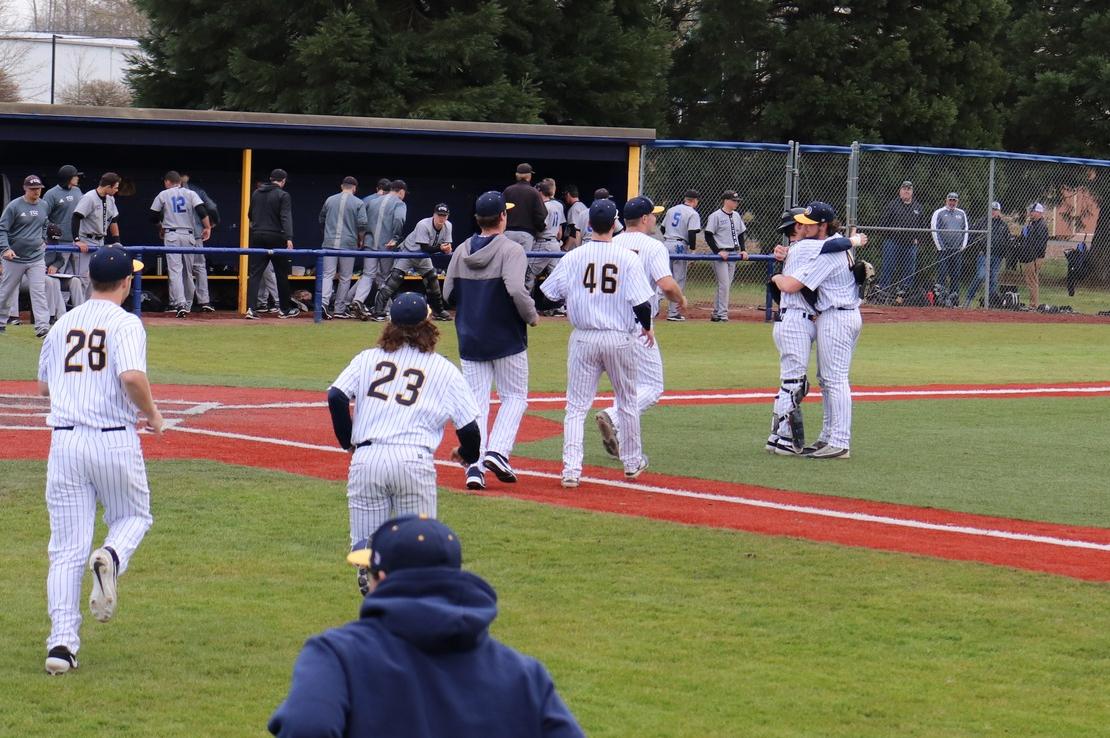 congratulate pitcher