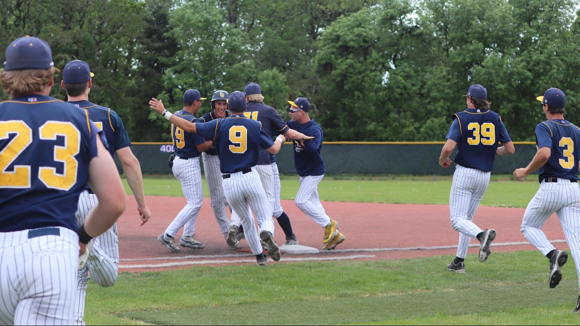 Roadrunners Claim South Region Title
