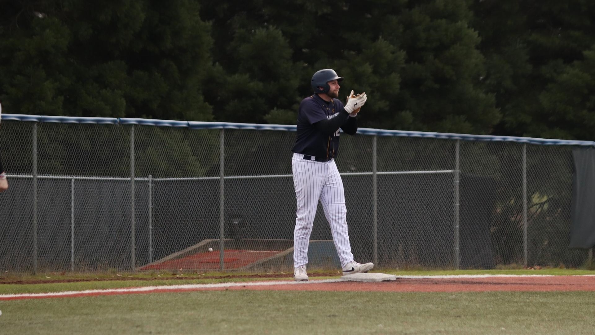 Roadrunners Drop Two at Umpqua