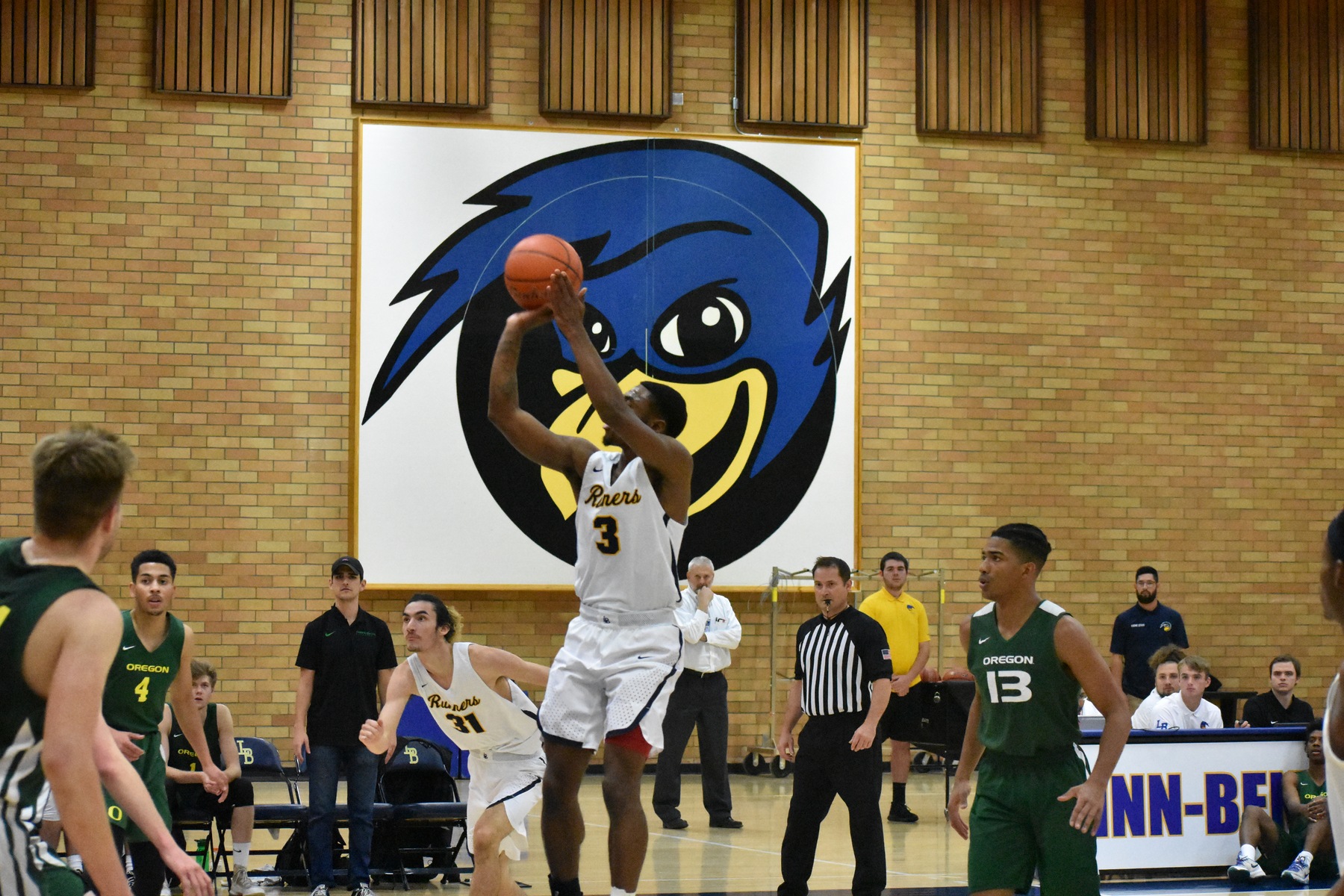 Davis shoots