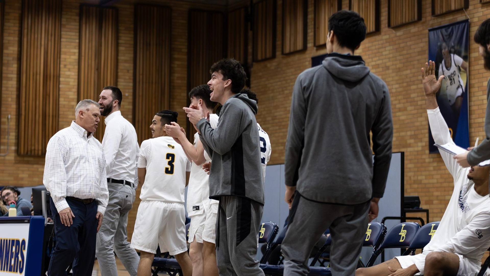 Team-Bench_Celebration
