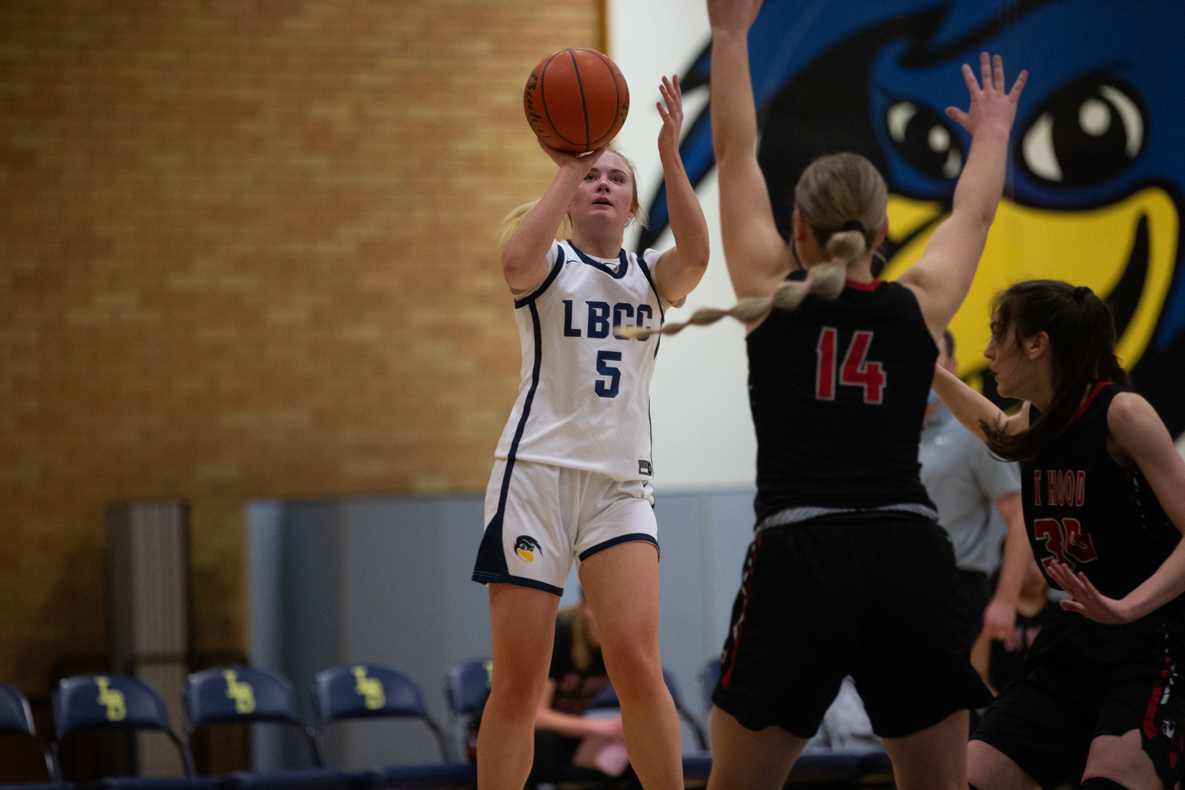 Linn-Benton Beats Clark on the Road to Remain Undefeated in League Play
