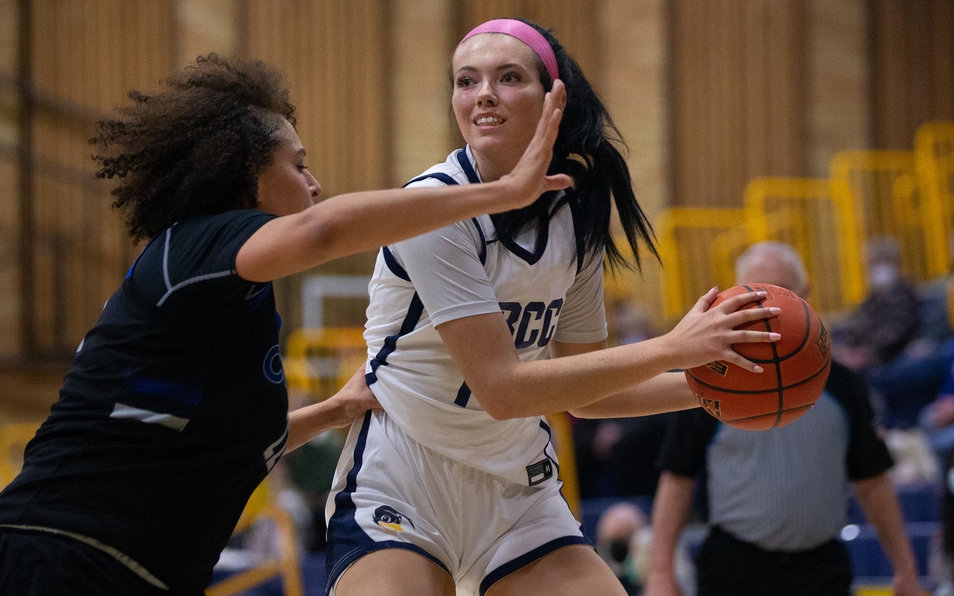 Brooklynn Hankwitz led the Roadrunners with 15 points. PHOTO: @sarahrosebrandphotography