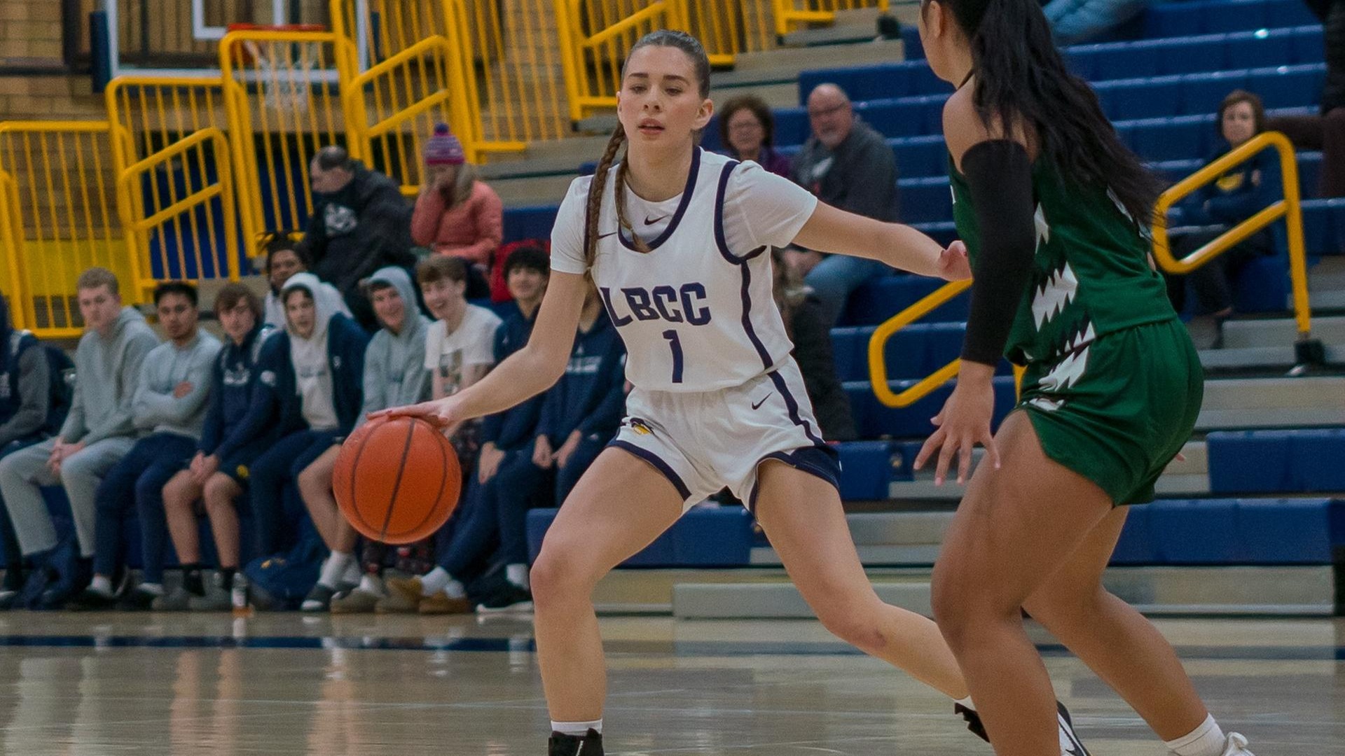 Laney Snelling dribbles