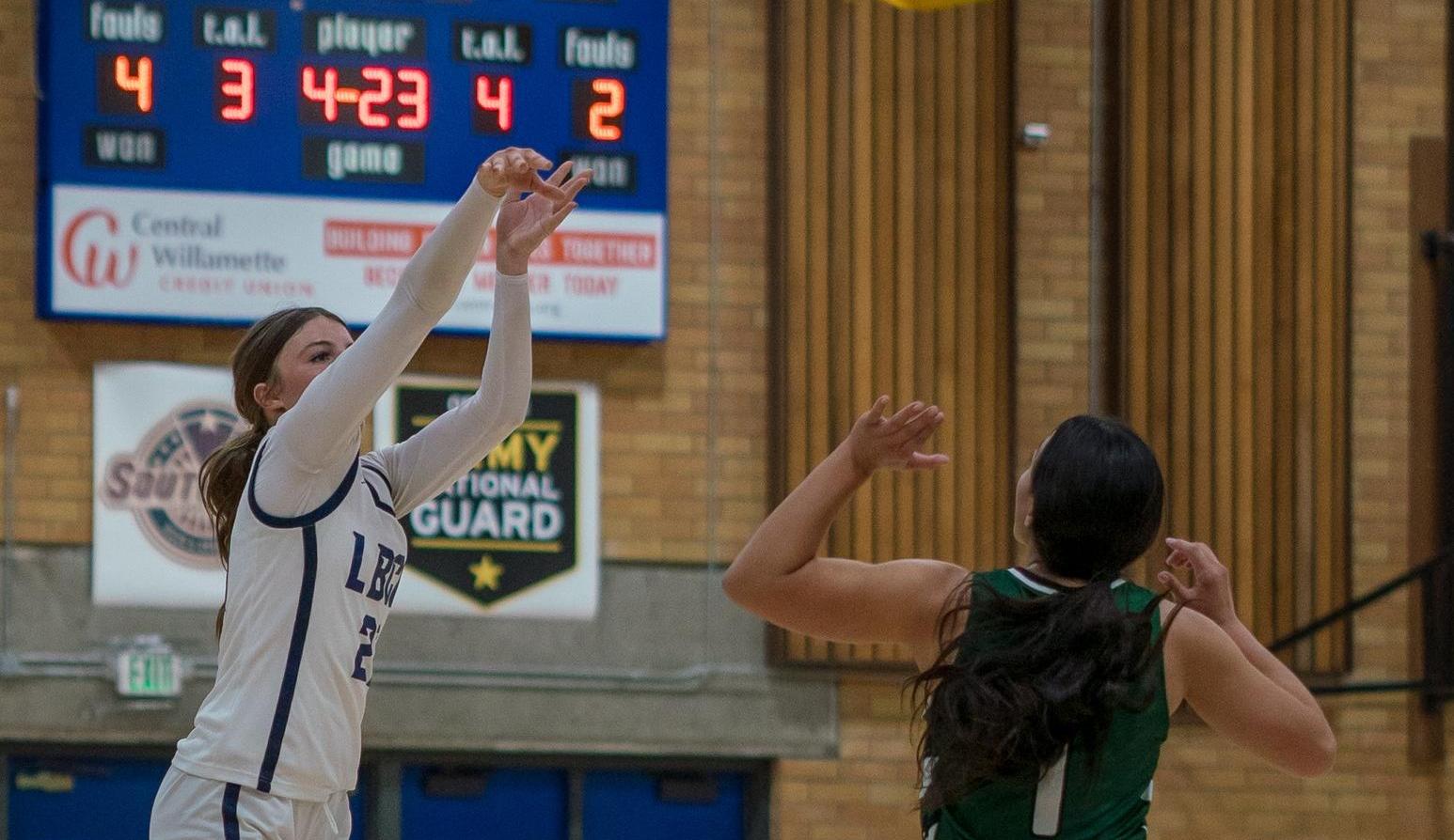 Roadrunners Top Lakers 65-51