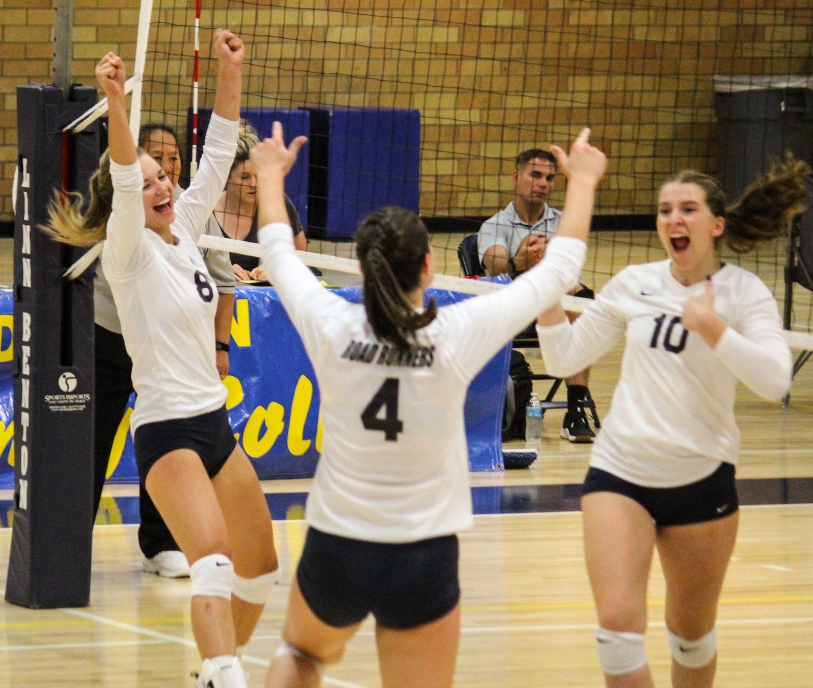 Roadrunners celebrate.