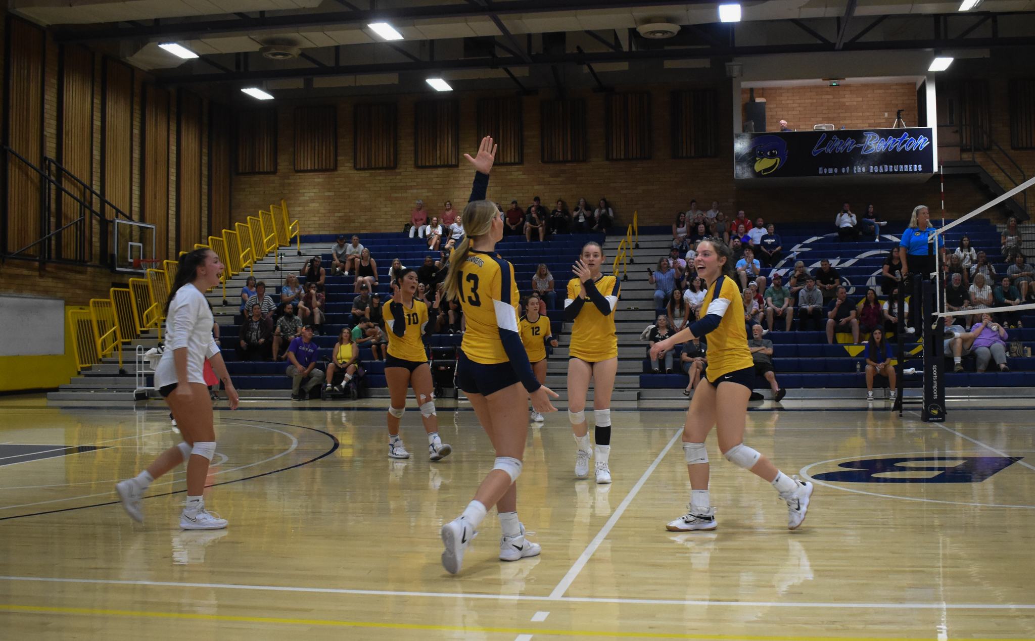 Roadrunners Hold Back Umpqua